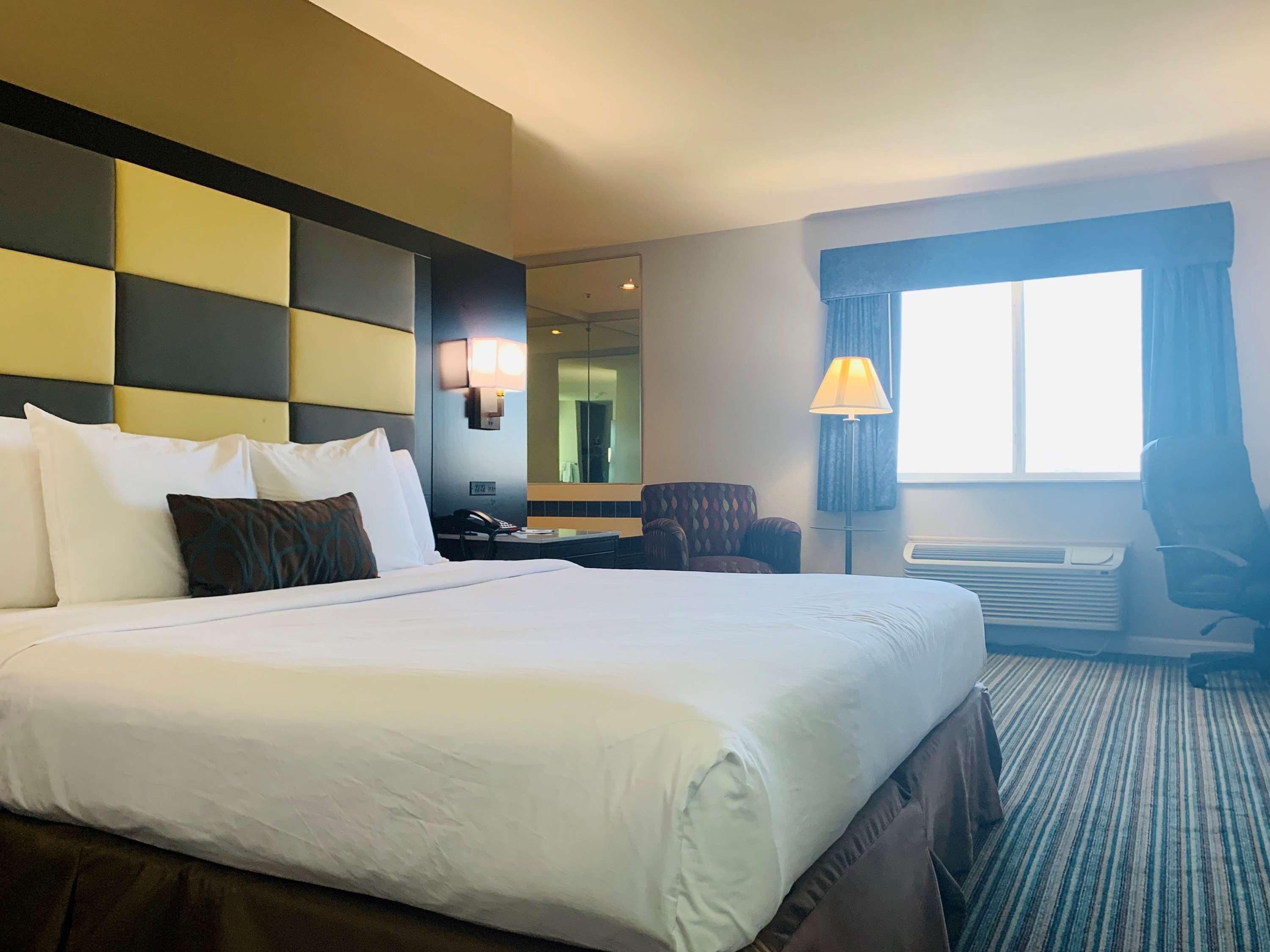 Surestay Plus Hotel By Best Western Redding Rum bild