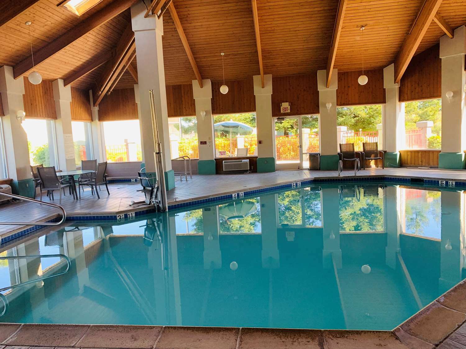 Surestay Plus Hotel By Best Western Redding Bekvämligheter bild